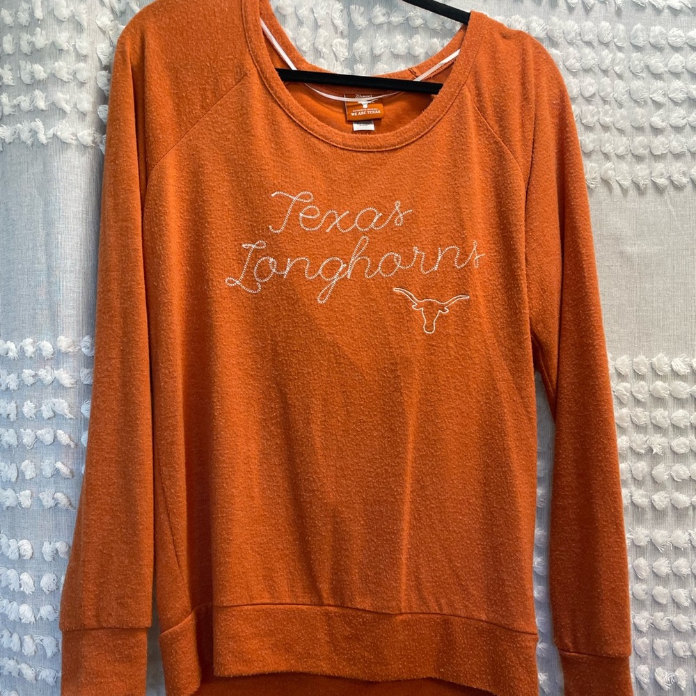 Texas longhorns light sweater with opening on the back